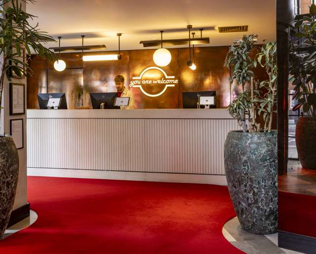 London // Lobby